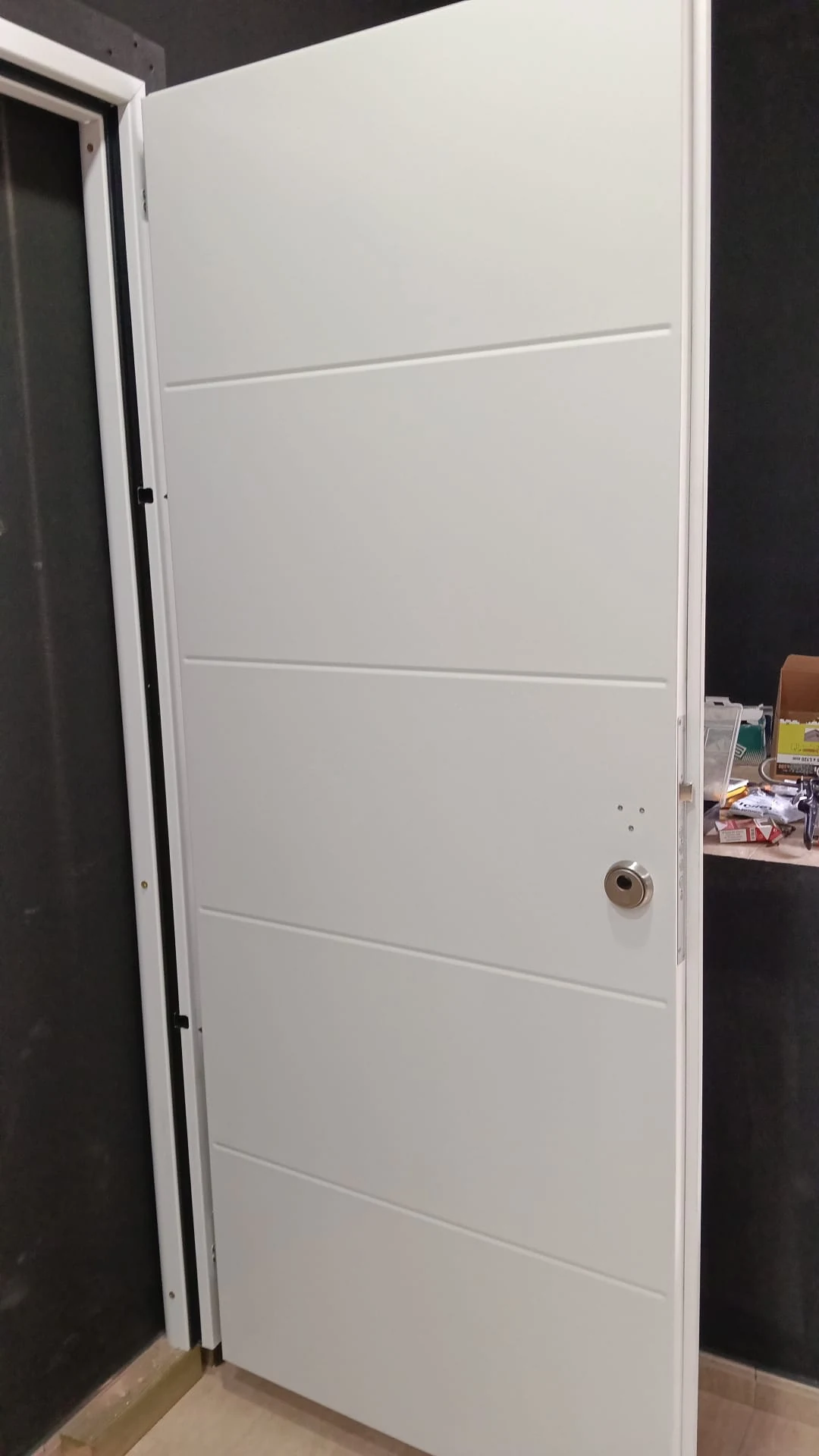 Instalación de puerta de seguridad en Pineda de Mar
